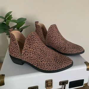 Universal Thread Leopard Booties